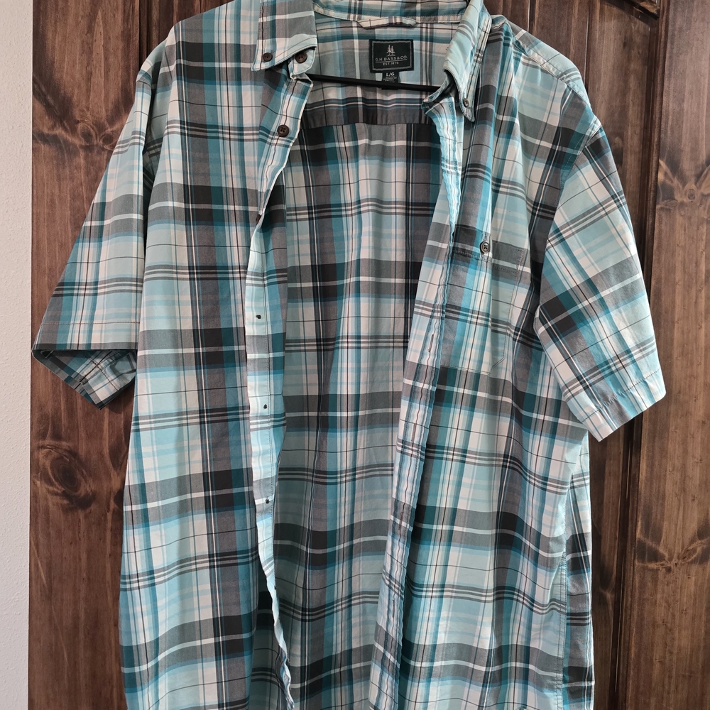 G.H. Bass & Co. Men's Blue and Gray Plaid Button Down Shirt